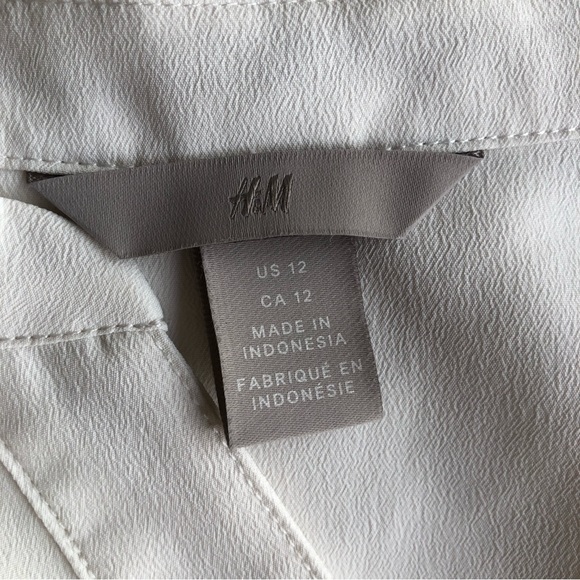 H&M Ivory Sheer Long Sleeve Collarless V-Neck Cut Lightweight Blouse - Picture 7 of 8